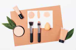 Mỹ phẩm không rõ nguồn gốc, chứa corticoid làm da bị kích ứng. Sinh ra melanin để tự bảo vệ làn da.