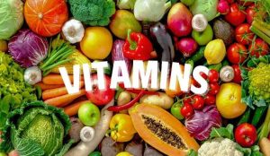 Nên ăn nhiều rau xanh, trái cây giàu vitamin C, E. Uống đủ 2 lít nước mỗi ngày.