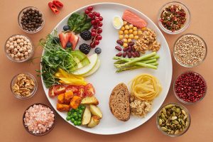 Thiếu khoáng chất và vitamin cũng làm da yếu và nhạy cảm với ánh nắng
