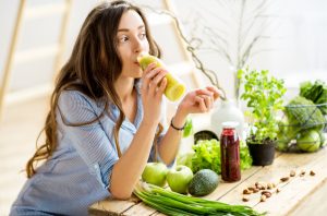 Đừng quên kết hợp sử dụng nước detox để nâng cao hiệu quả thải độc da.