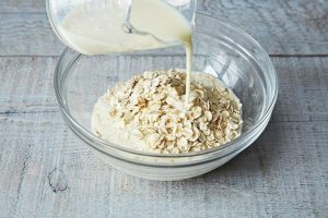 Yến mạch chứa enzyme dịu nhẹ giúp loại bỏ tế bào chết mà không gây kích ứng.