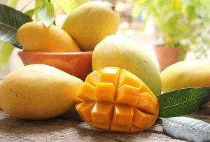 Xoài chín làm tăng lượng đường huyết, gây mất cân bằng nội tiết. Làm cho nám, thâm sạm cũng nặng hơn.