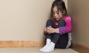 Nhiều người sống với tàn nhang từ bé đã hình thành mặc cảm và tự ti.