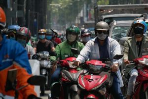 Dùng kem chống nắng, che chắn vùng dễ bị nám vào ban ngày để đạt hiệu quả tối ưu.