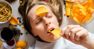 Lối sống không lành mạnh, stress kéo dài, mất ngủ cũng dấn đến sự hình thành của nám nội tiết.