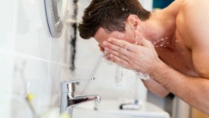 Việc không chăm sóc da đúng cách khiến làn da nhanh xuống cấp, dễ bị tổn thương bởi các yếu tố bên ngoài.