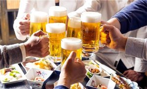 Lối sống thiếu lành mạnh làm gan yếu, độc tố tích tụ dưới da, gây xỉn màu và hình thành nám.