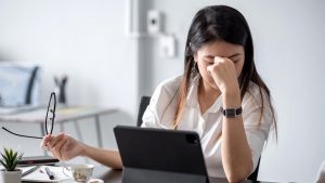 Căng thẳng kéo dài không chỉ ảnh hưởng đến tinh thần mà còn là thủ phạm gây ra nám da.